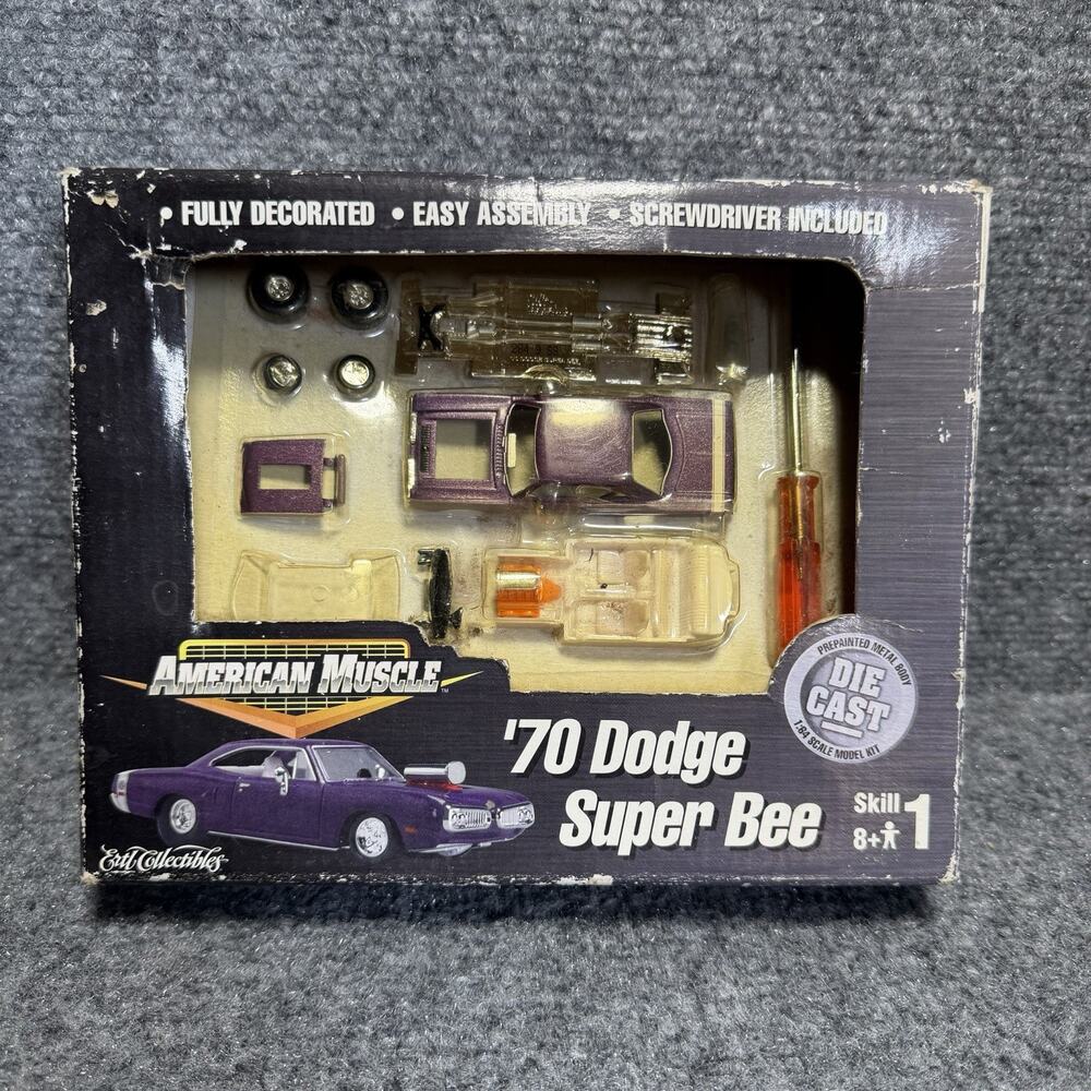 American Muscle 30294 ERTL Collectibles 1970 Dodge Super Bee Die Cast Kit NIB